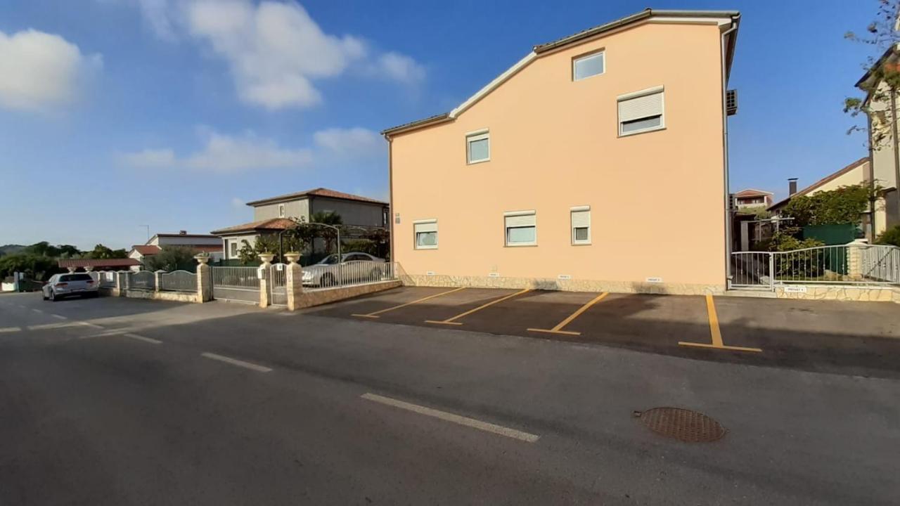 Haus Delphin Daire Poreč Dış mekan fotoğraf